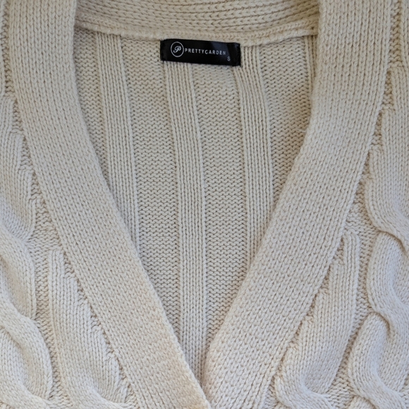 Long Chunky Cable Knit Cream Colored Cardigan Sweater Size Smallby Pretty Garden - Picture 2 of 5